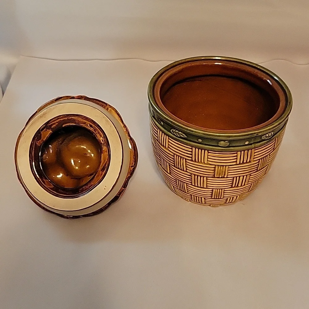 Vintage Basket of Apples Canister